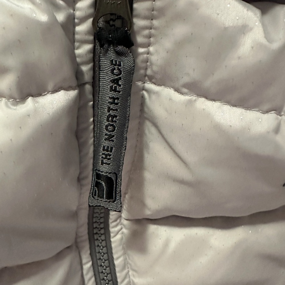 THE NORTH FACE GREY 700 DOWN VEST - Picture 4 of 6